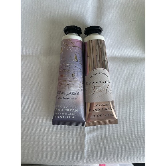 BATH & BODY WORKS SNOWFLAKES & CASHMERE CHAMPAGNE TOAST (2) HAND CREAM 1oz NEW - Picture 1 of 3